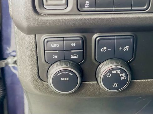 Used 2022 Chevrolet Suburban LT image 11