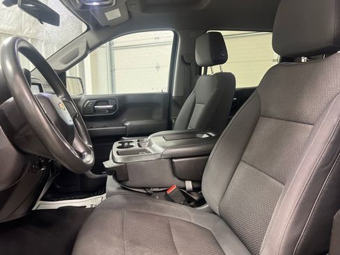 Used 2020 Chevrolet Silverado 1500 Custom w/ Custom Value Package image 4