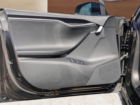 Used 2019 Tesla Model S Performance image 22