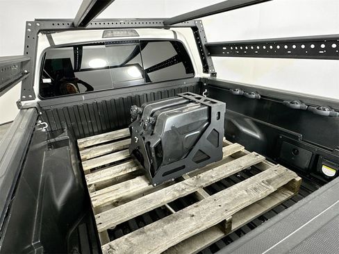 Used 2022 Toyota Tacoma TRD Off-Road image 25