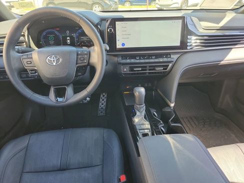 Used 2025 Toyota Camry XSE AWD/4WD image 9