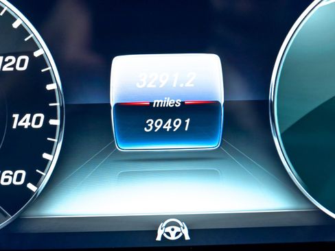 Used 2019 Mercedes-Benz S 560 4MATIC Sedan w/ Premium Package image 11