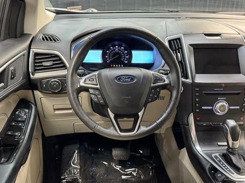 Used 2017 Ford Edge Titanium w/ Technology Package FWD image 8