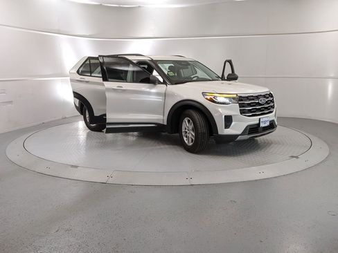 New 2025 Ford Explorer Active image 7