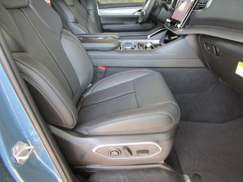 New 2026 Jeep Grand Wagoneer Limited AWD/4WD image 31