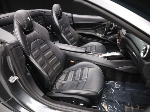 Used 2016 Ferrari California T image 10