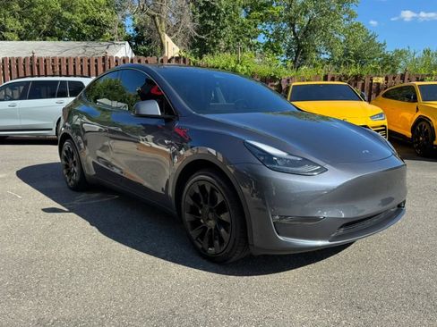 Used 2023 Tesla Model Y Long Range AWD/4WD image 3