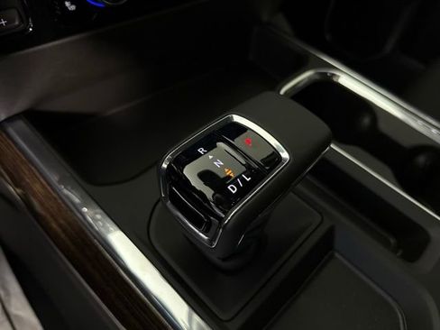 Used 2025 GMC Sierra 1500 Elevation image 17