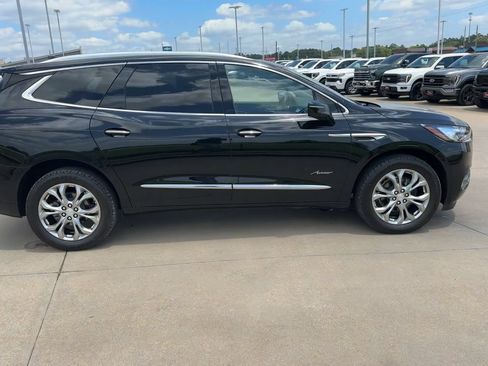 Used 2021 Buick Enclave Avenir w/ Avenir Technology Package FWD image 2