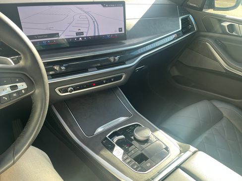 Used 2025 BMW X5 xDrive40i w/ Climate Comfort Package image 37
