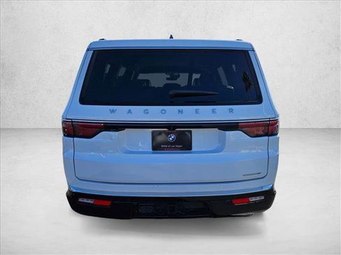 Used 2024 Jeep Wagoneer Series II w/ Flexible Seating Group image 7