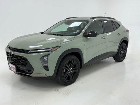 Used 2024 Chevrolet Trax ACTIV w/ Sunroof Package image 5