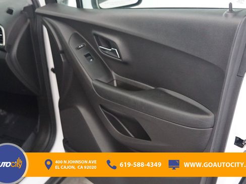 Used 2020 Chevrolet Trax LS FWD image 16