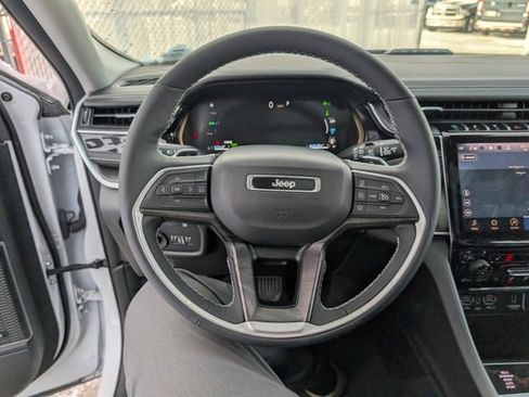 Used 2022 Jeep Grand Cherokee Limited 4xe image 10