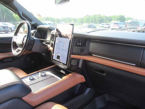 Used 2022 Ford Expedition Platinum AWD/4WD image 22