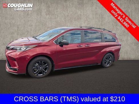 Used 2024 Toyota Sienna XSE AWD/4WD image 5