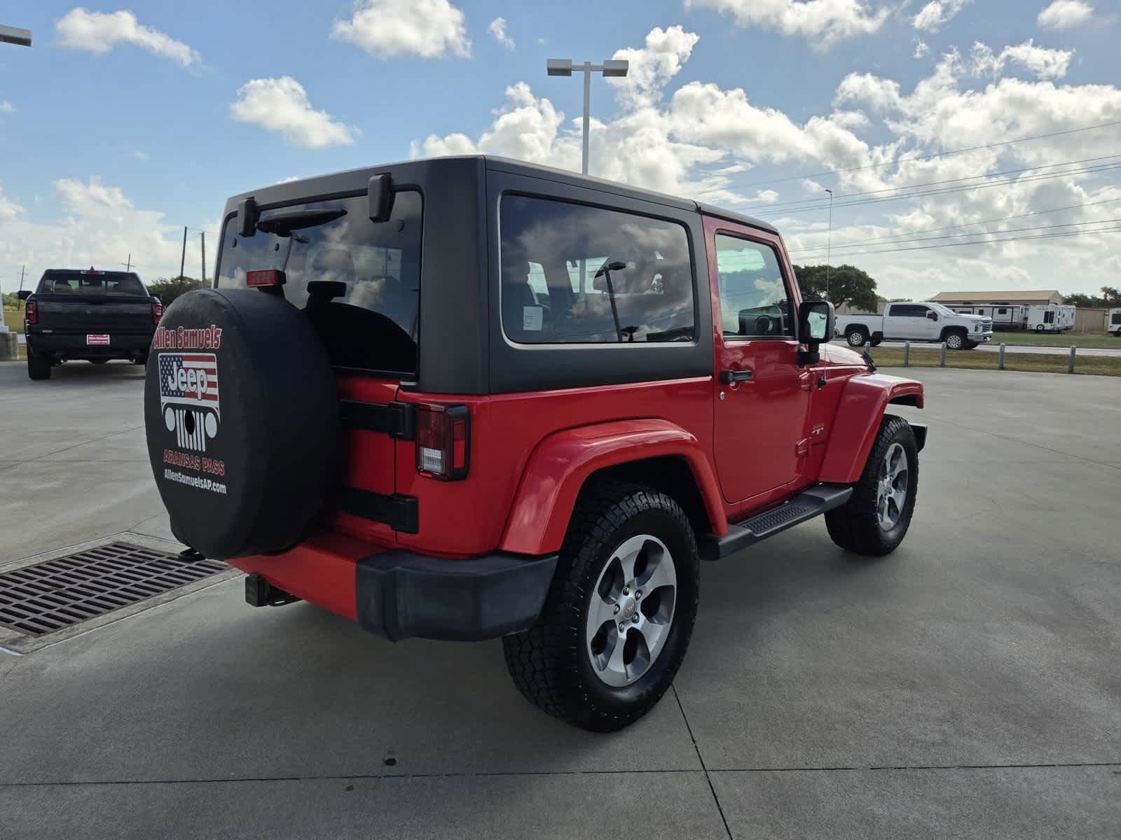 Used 2018 Jeep Wrangler Sahara w/ Connectivity Group AWD/4WD image 5