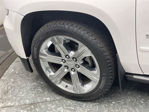 Used 2019 Chevrolet Suburban Premier image 14