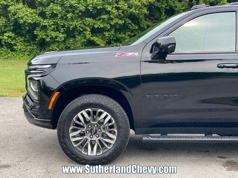 Used 2025 Chevrolet Suburban Z71 AWD/4WD image 10