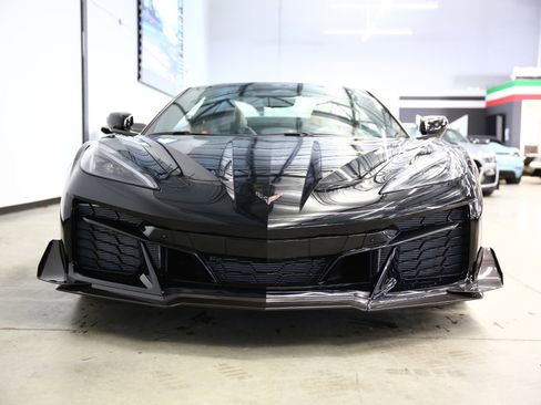 Used 2024 Chevrolet Corvette Z06 w/ Z07 Performance Package RWD image 4