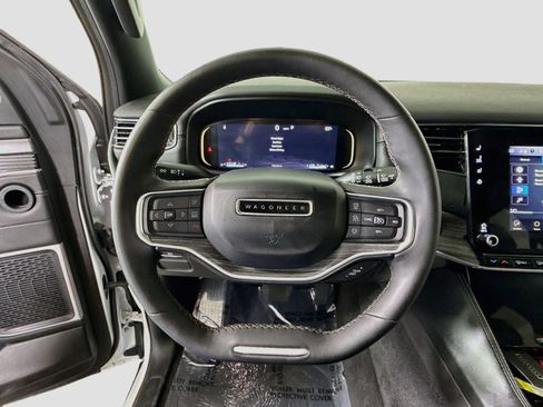 Used 2024 Jeep Wagoneer L Series II RWD image 13