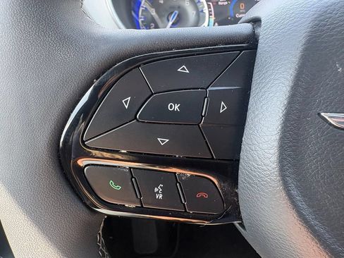 Used 2025 Chrysler Pacifica Limited FWD image 19