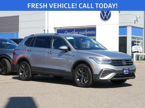 Certified 2023 Volkswagen Tiguan SE image 1