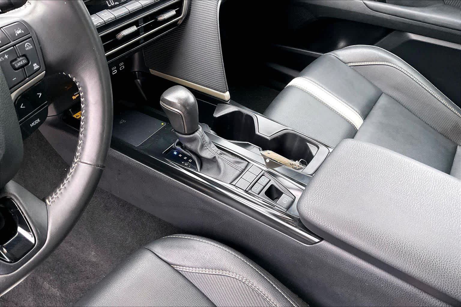 Used 2025 Toyota Camry SE FWD image 16