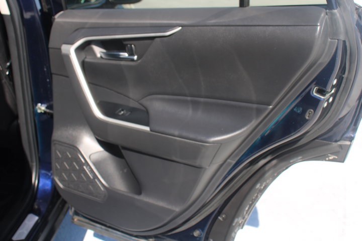 Certified 2022 Toyota RAV4 XLE w/ Convenience Package AWD/4WD image 17