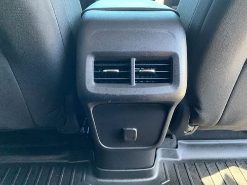 Used 2018 Chevrolet Equinox LT image 33