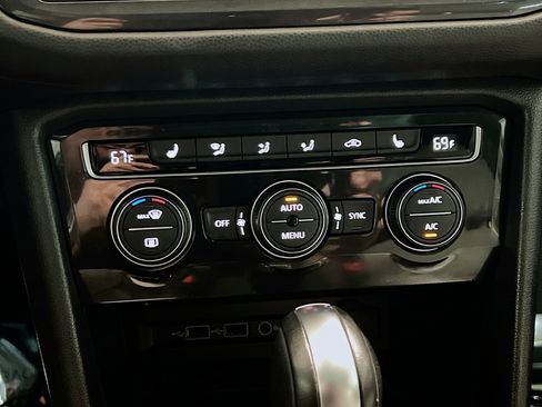 Used 2019 Volkswagen Tiguan SE FWD image 11