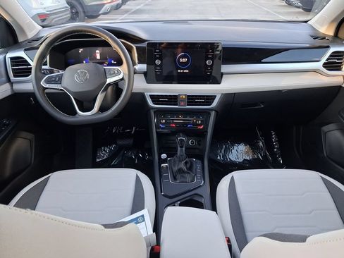 New 2026 Volkswagen Taos SE FWD image 5