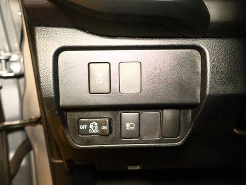 Used 2020 Toyota Tacoma SR5 image 37