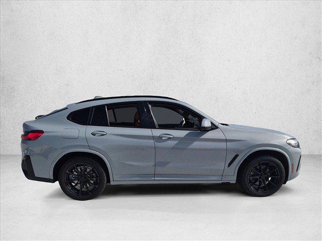 Used 2022 BMW X4 xDrive30i w/ M Sport Package AWD/4WD image 4