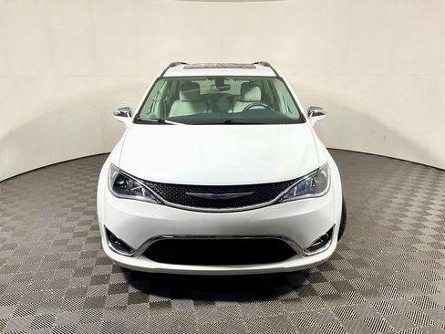 Used 2020 Chrysler Pacifica Limited FWD image 8