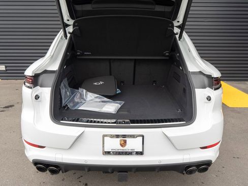 New 2026 Porsche Cayenne E-Hybrid Coupe AWD/4WD image 36