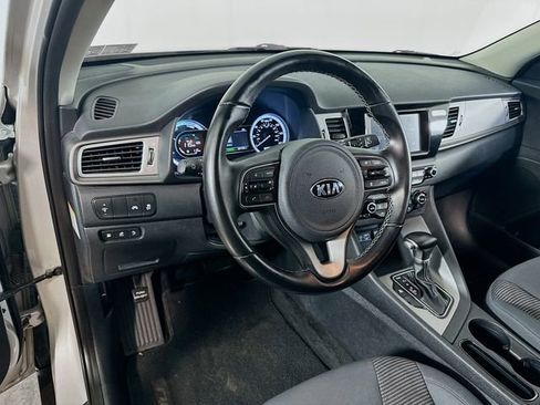 Used 2018 Kia Niro LX image 23