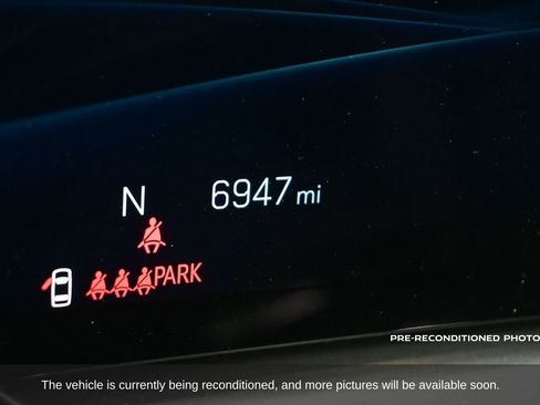 Used 2025 Cadillac Lyriq Luxury image 10