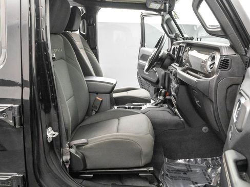 Used 2018 Jeep Wrangler Unlimited Sahara w/ Uconnect 4C Nav & Sound Group image 38