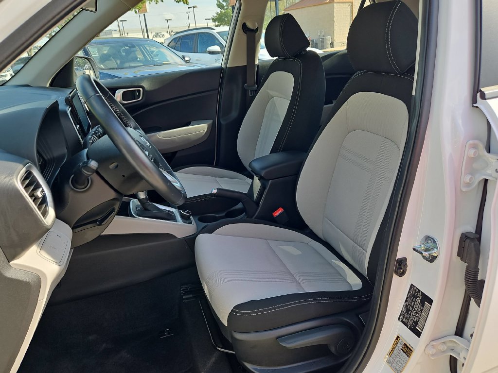 Used 2025 Hyundai Venue SEL FWD image 25