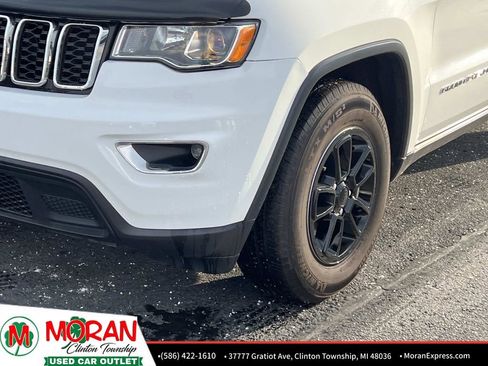 Used 2018 Jeep Grand Cherokee Laredo image 8