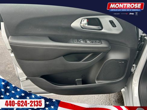 New 2026 Chrysler Pacifica Limited w/ Uconnect Theater Family Group AWD/4WD image 9