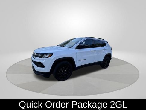Used 2022 Jeep Compass Latitude AWD/4WD image 3