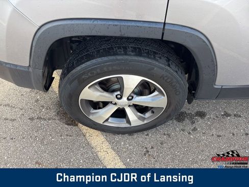 Used 2020 Jeep Cherokee Limited image 10