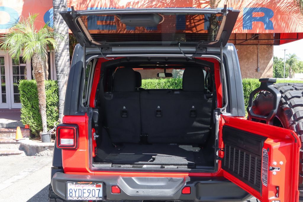 Used 2021 Jeep Wrangler Unlimited Rubicon AWD/4WD image 8