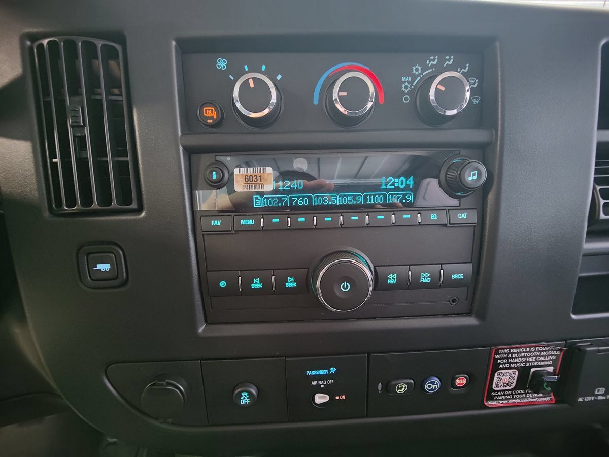Used 2025 Chevrolet Express 3500 w/ Driver Convenience Package RWD image 43