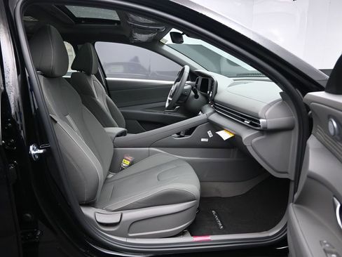 New 2026 Hyundai Elantra SEL Sport Premium FWD image 31