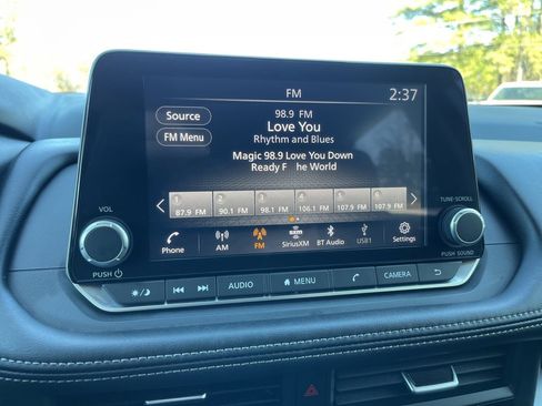 Used 2024 Nissan Rogue SV image 10