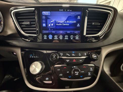 Used 2017 Chrysler Pacifica Touring-L Plus FWD image 27