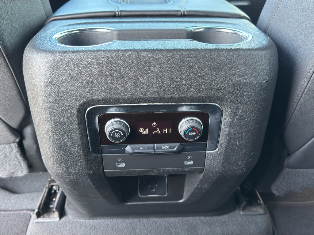 Used 2022 Chevrolet Suburban Z71 AWD/4WD image 30